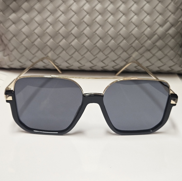 NEW Retro Oversized Sunglasses | Black & Gold | Semi Rimless - Black Tint Lenses - Picture 5 of 9